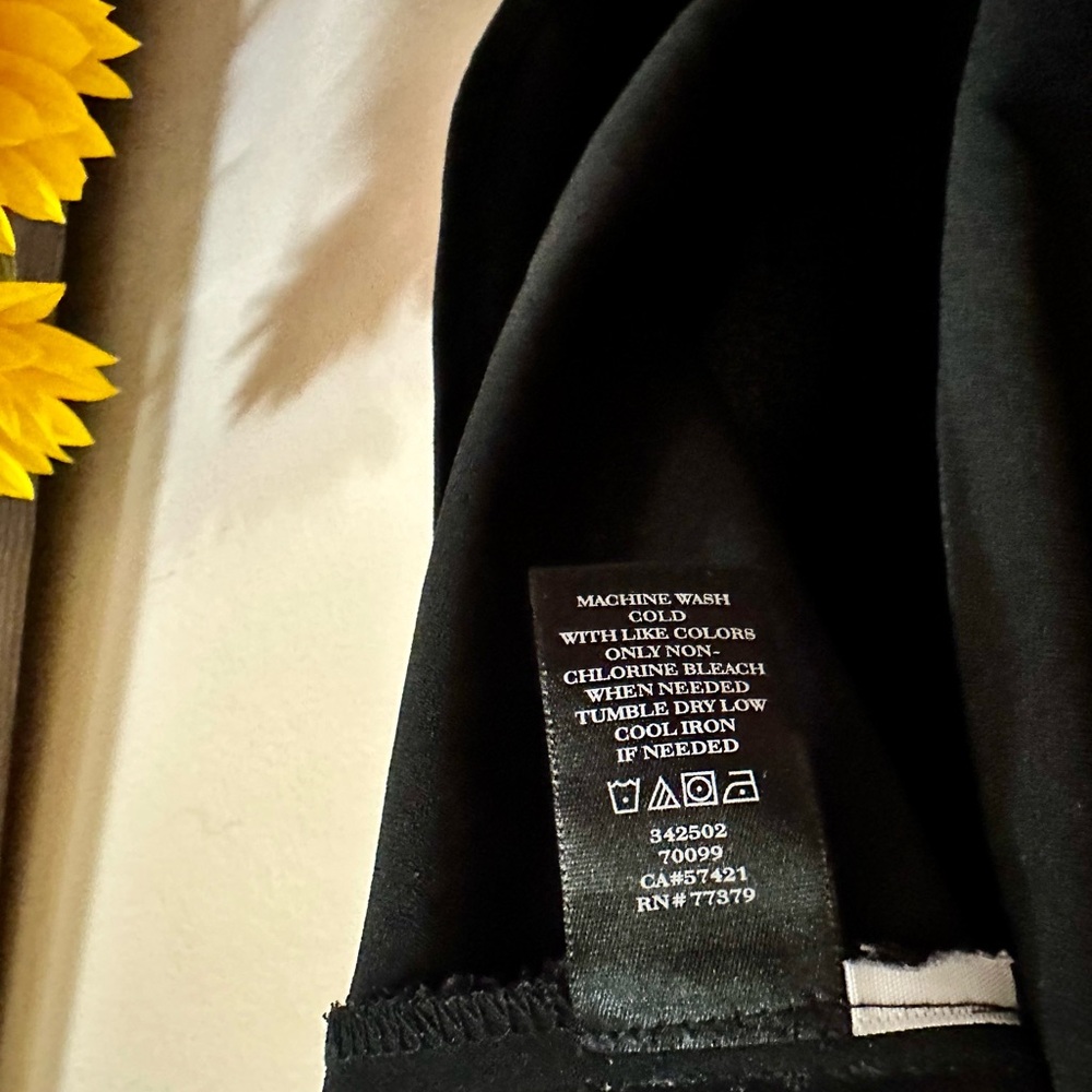 Ann Taylor Black Cap Sleeve Top with Zipper Detail - Picture 4 of 4